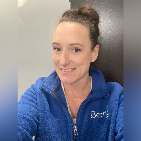 Meet your Posher, Courtney - Picture 2 of 12